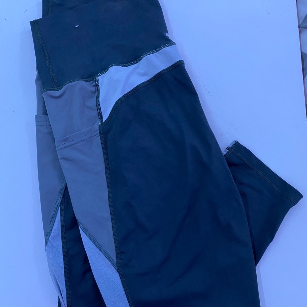 aerie 2/3 leggings with phone pocket